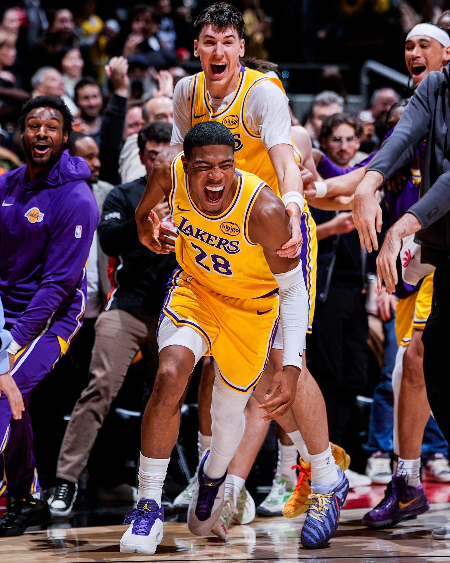 老詹助攻八村三分绝杀！！ 