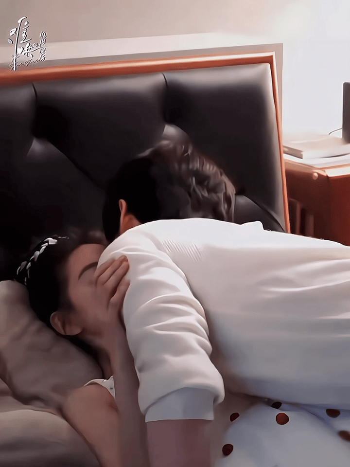 桑延温以凡芭蕾舞裙吻 怂肩 像吃了 抓衣服  nsjsjehe ​​​