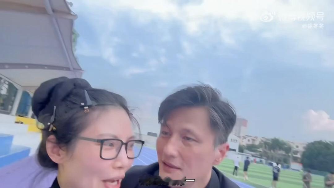 徐冬冬跑步摔了 论真情侣的顶级好嗑感，完全她逃他追她插翅难飞