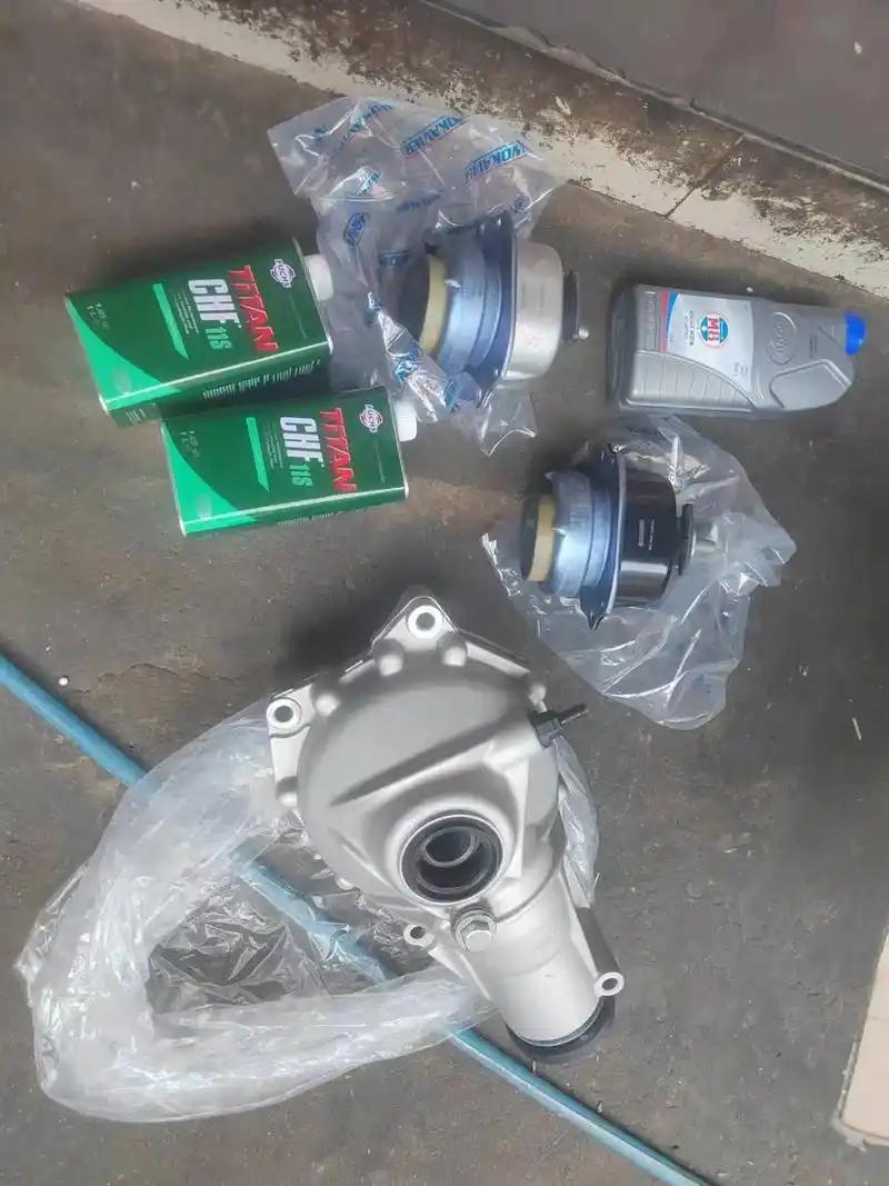 打破信息差!自己换，“价格差”竟然这么大!

师傅敲着碎裂的后视镜片摇头：