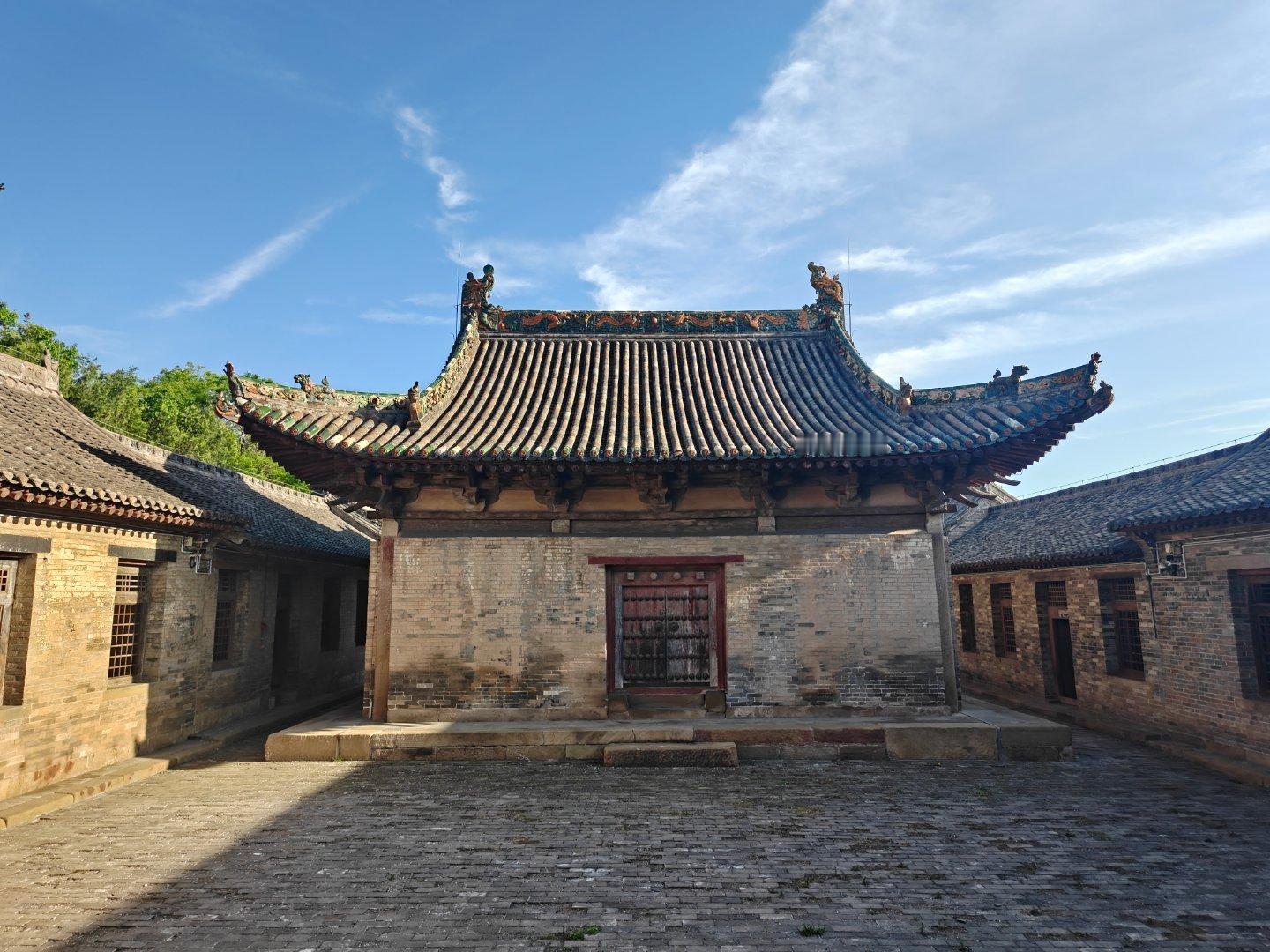 五一还有这种，只有一个人的国宝级景点，很穿越。。。 高平·清梦观