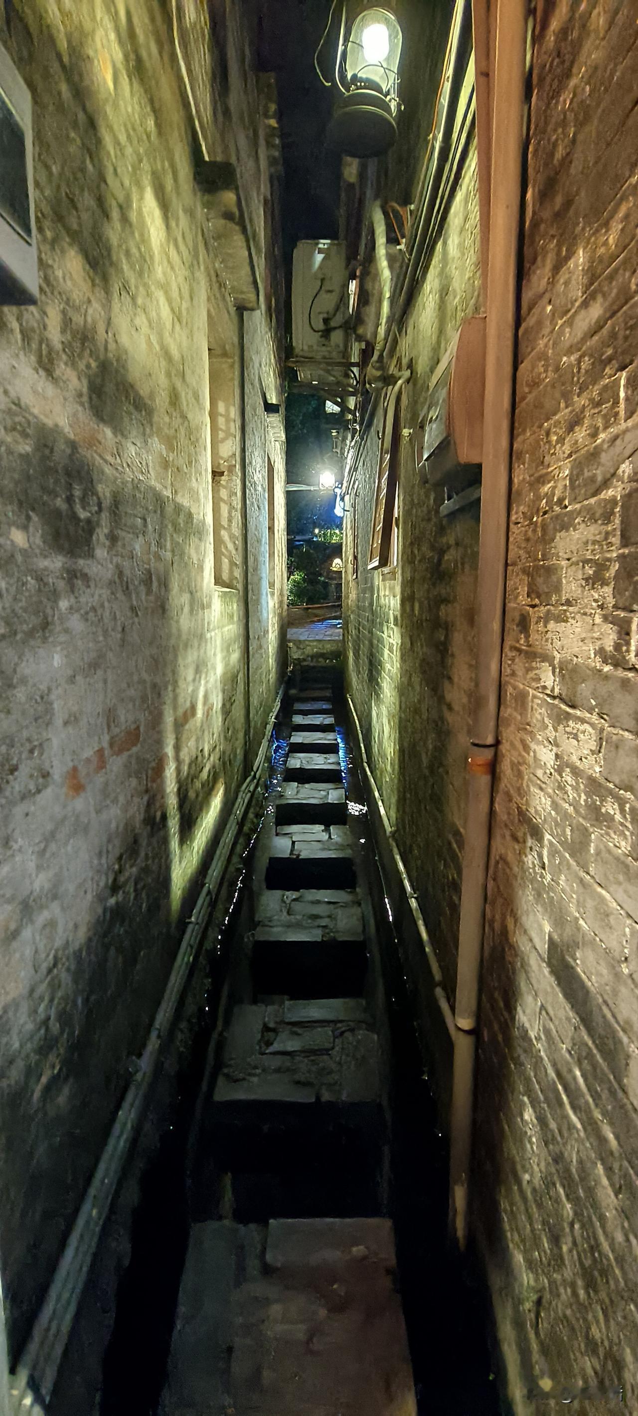 人一退休
似乎就通透明白了这几十年的光景
无论你怎样大彻大悟、感悟人生，你身边最