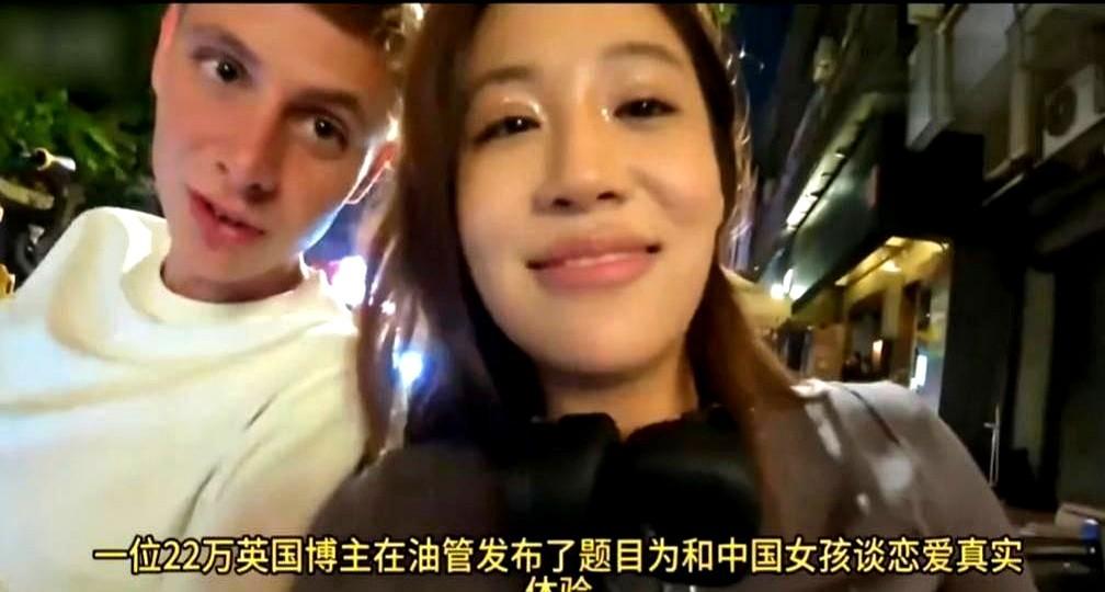 西安外国语大学毕业，百万粉英语博主“卡卡课堂Jessica”。
她和老外一起设计