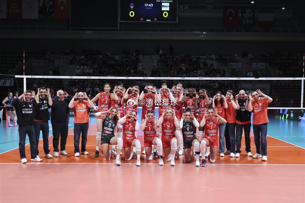【科内利亚诺横扫泽仁体育提前晋级欧冠八强】2025-2026欧洲女排冠军联赛小组