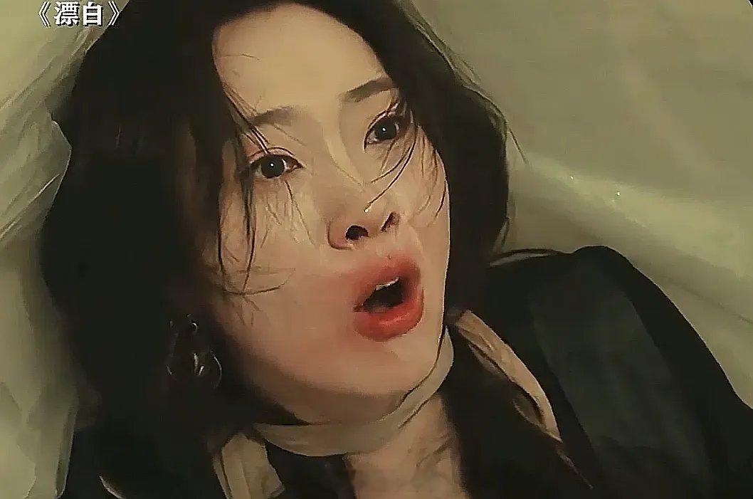 在《漂白》里，宋红玉能够存活下来，源于她有着不惧死亡的狠劲。她未曾赚到钱财，生活