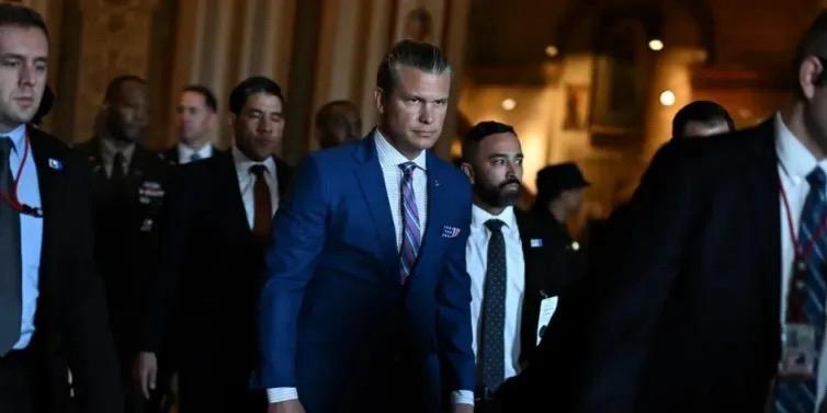 2025年9月初，美军在加勒比海击沉一艘所谓“运毒船”，导致11人死亡。爆料显示