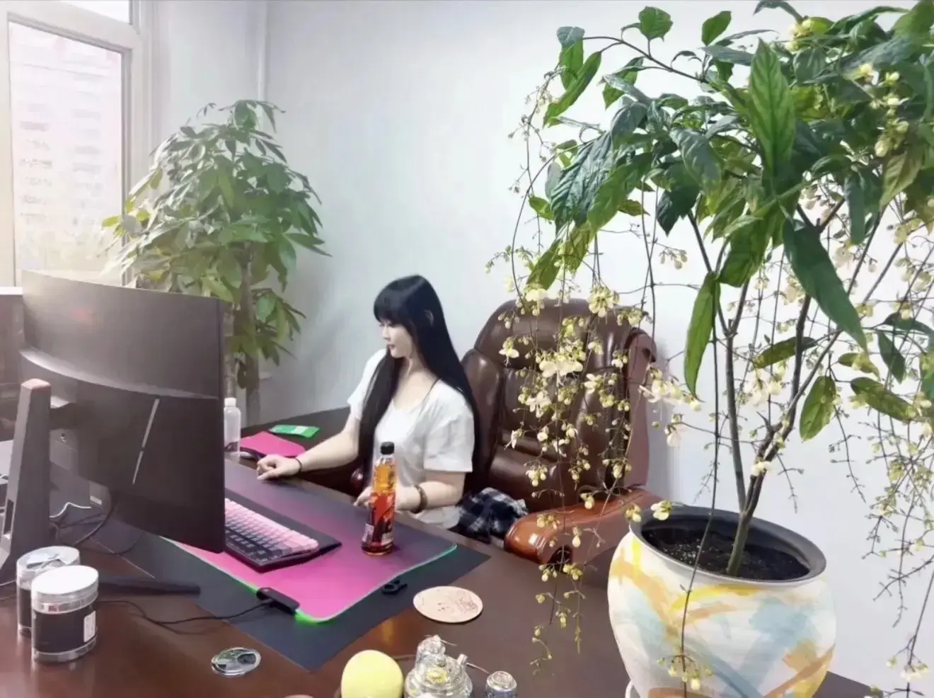 做自己就好啦 爱你的人会一直爱你的啦