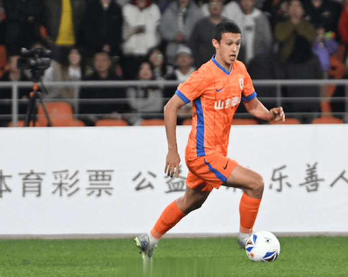 官方：山东泰山与依木兰完成续约，合同期至2030年底