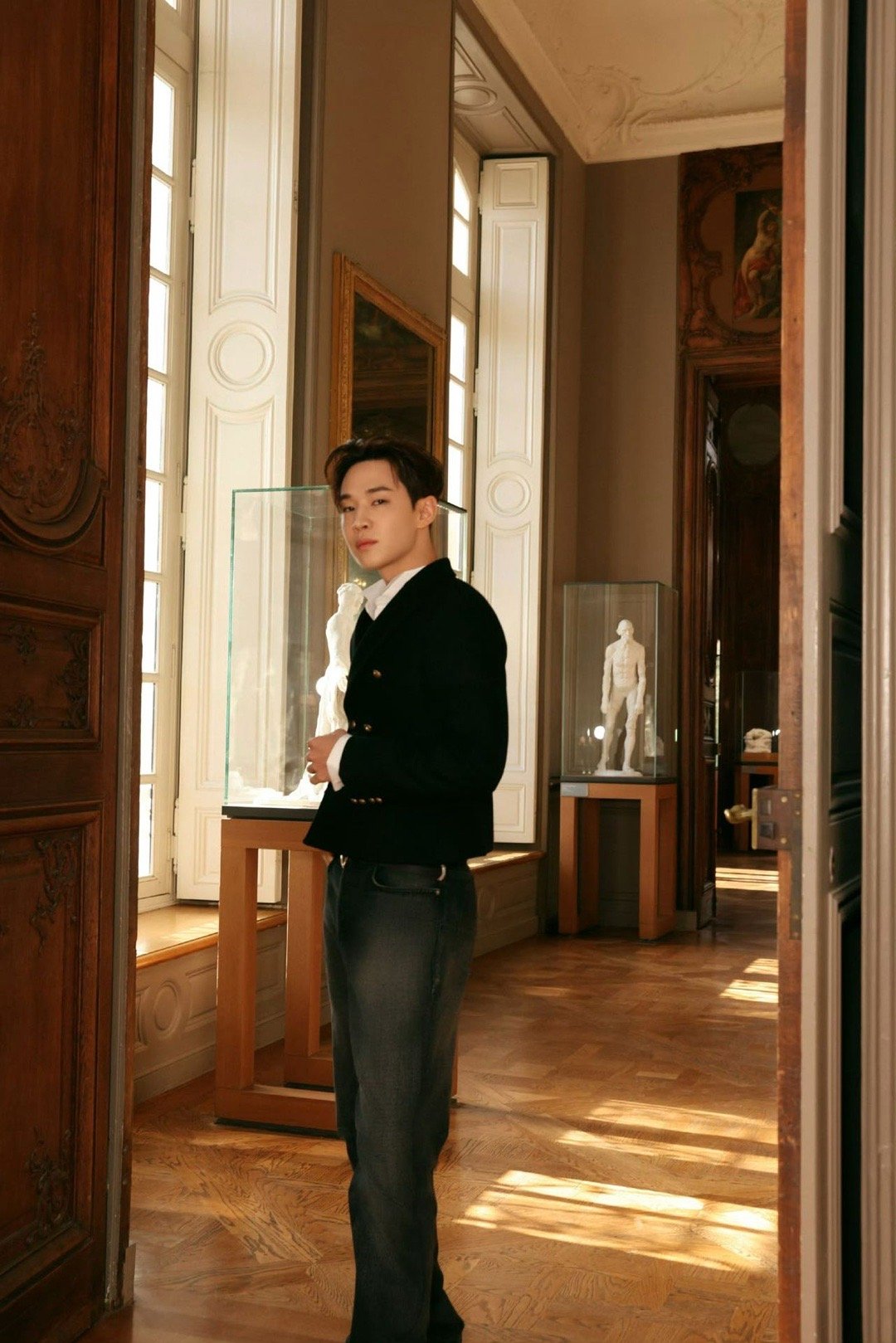 刘宪华 夯爆了 行走的型男模板！时装周上的刘宪华让人找不到短板。无论是精致正装的