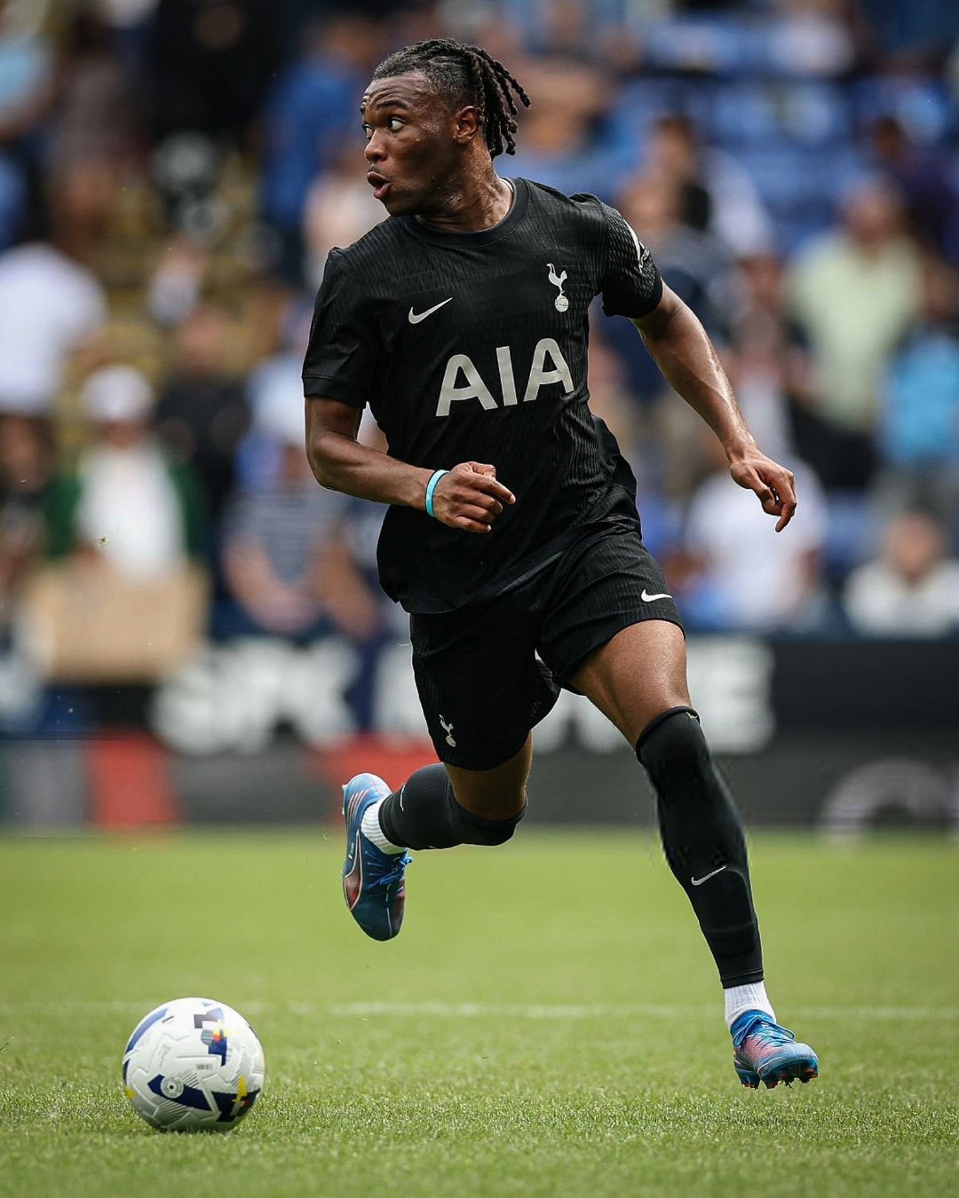 据悉，热刺后卫乌多吉在北伦敦街头遭到一名体育经纪人的持枪威胁。此事件发生在9月6