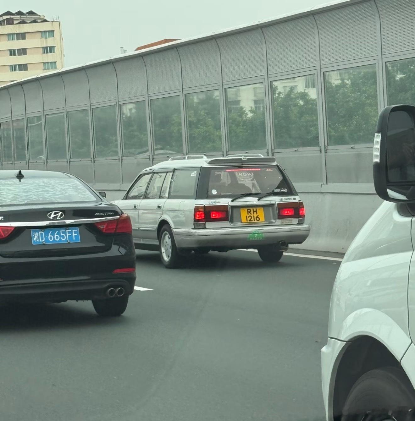 老皇冠是真帅！真有味道呀～大家喜欢老车吗？ ​​​