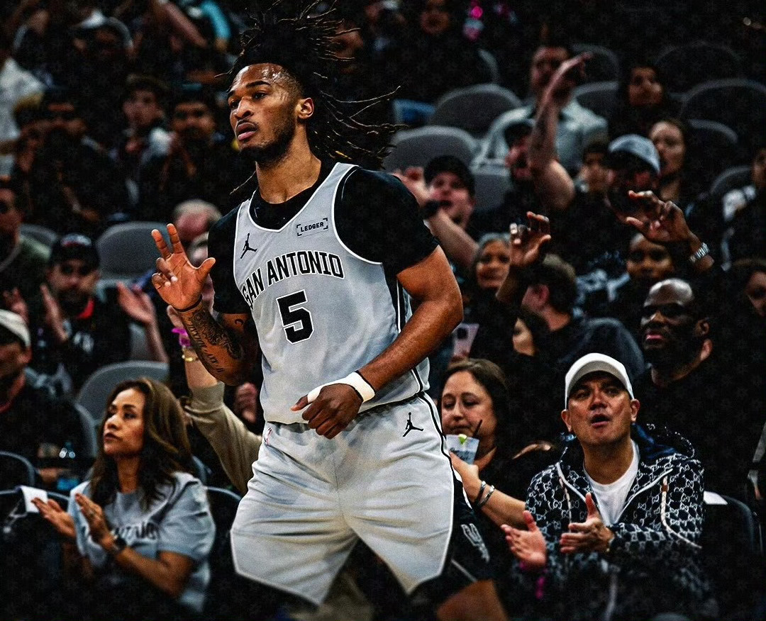 全场比赛结束！马刺主场138-125轻取独行侠，喜提4连胜🎉马刺（36-16）