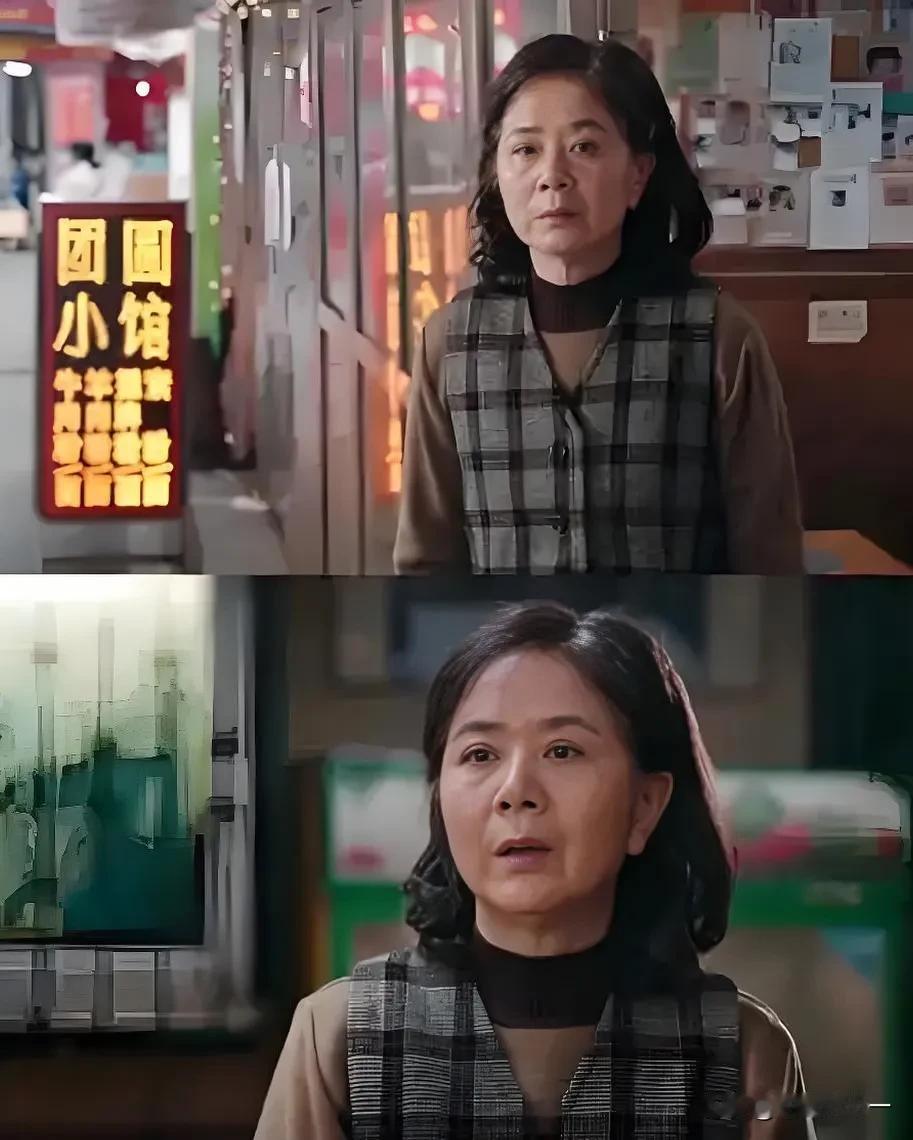 电视剧《利剑玫瑰》最残忍的，

不是道貌岸然的叶修明，

也不是心狠手辣的人贩子