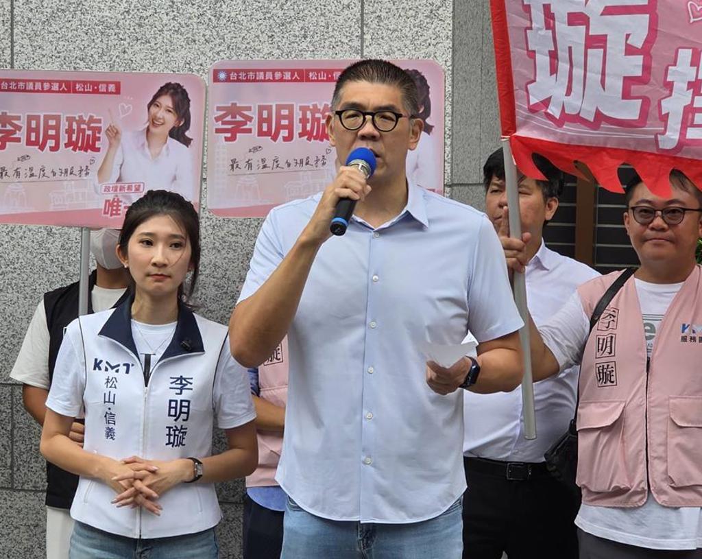 连胜文和沈伯洋竟是校友 “害我不太好意思批评了！”
连胜文2日早上陪国民党台北市