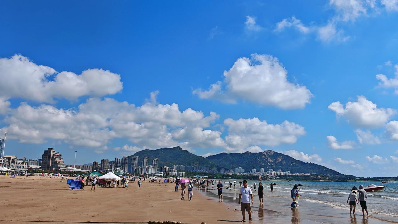 突然很难过
感觉秋天负了我
付出那么多的辛劳
却没有收获
春天时看着花很灿烂
秋