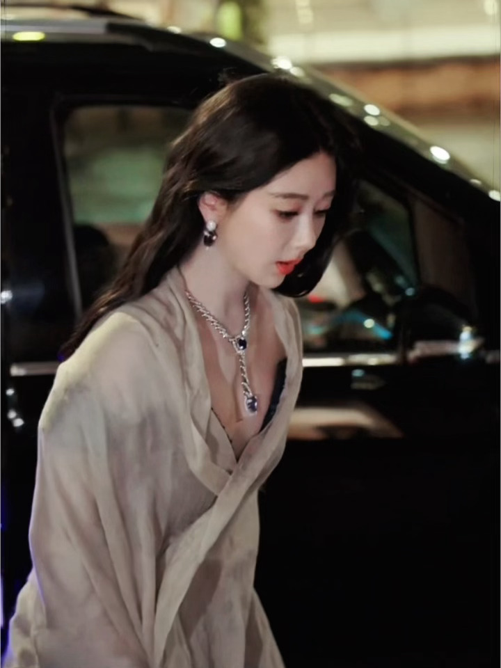 偶像剧女主走过～🥵 ​​​