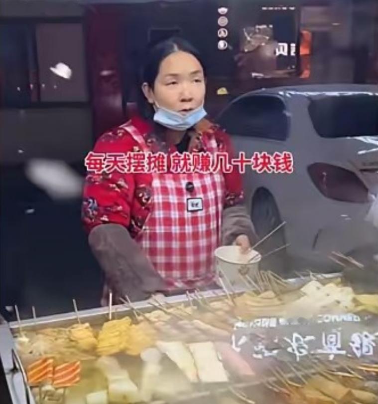 浙江一男子离婚五年后，创业成功赚了600多万，他回老家街头，竟偶遇前妻在寒风中摆