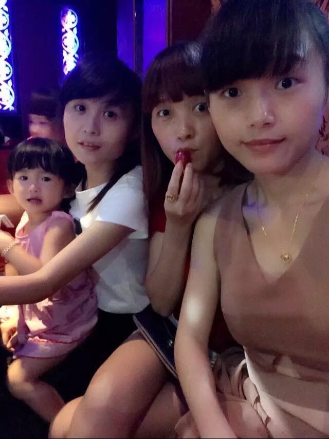 妈生三姐妹。