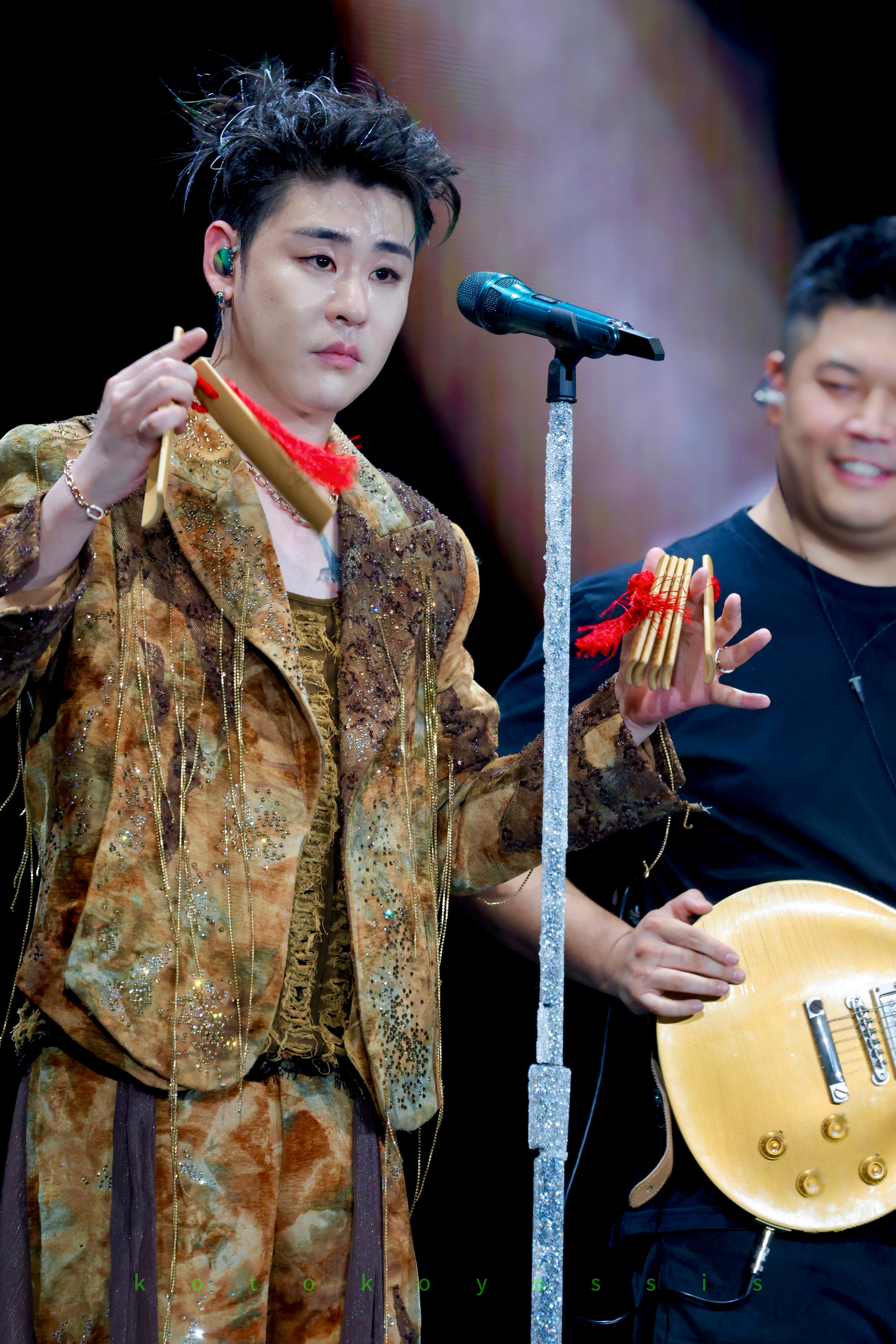 张云雷  我们喝海河牛奶长大的天津娃娃在天津开演唱会cos煎饼果子打快板儿被抄便
