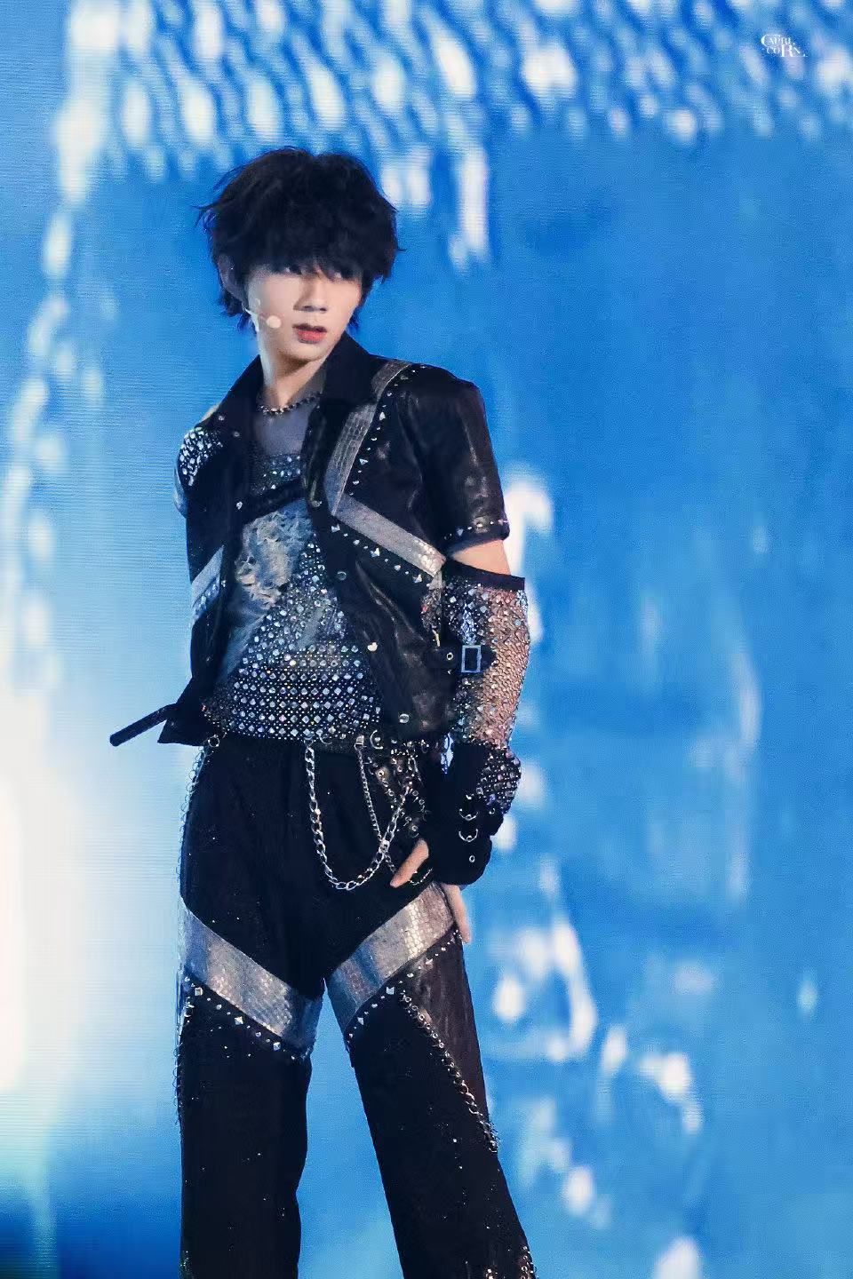 王橹杰manta神级导入王橹杰Manta舞台开场即高光，出手就是王炸。神级导入，