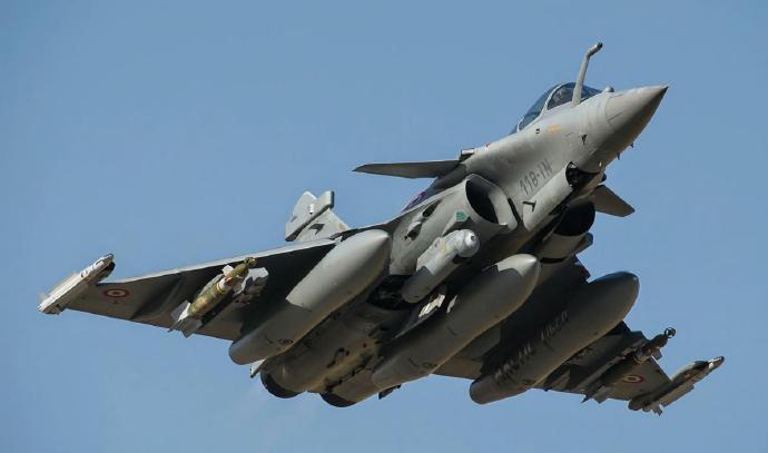 每天认识一件兵器 法国“阵风”战斗机“阵风”（Rafale）是法国达索公司研制的