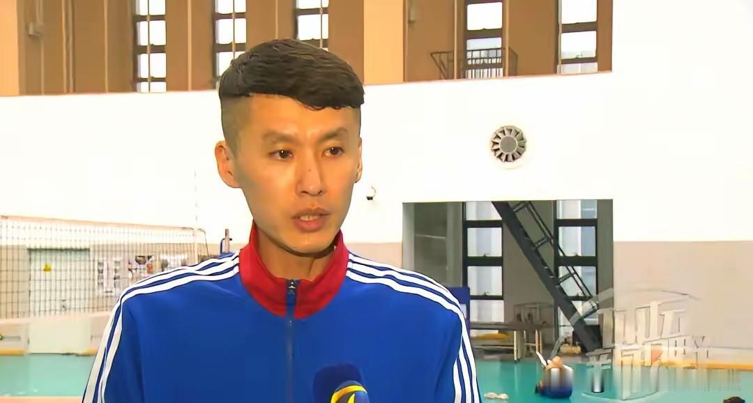 随笔。
   u19小女排天津女排对山东。
  山东小女排以25比14先胜。
 