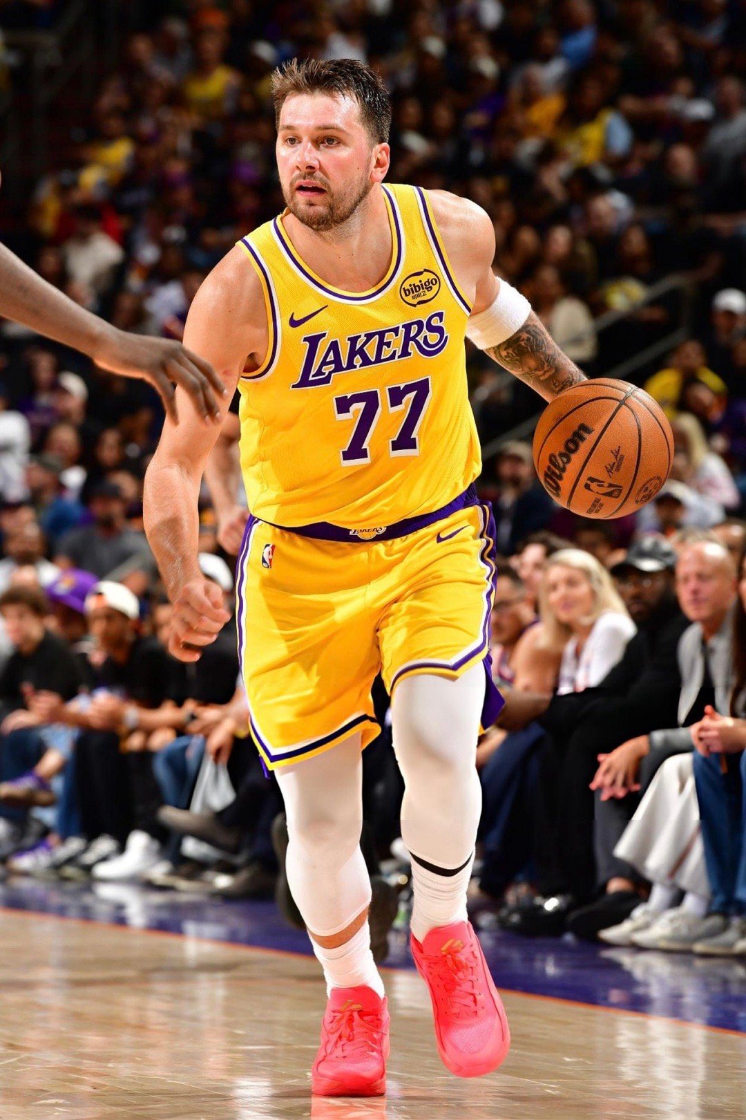 洛杉矶湖人 NBA球员评分 东契奇-我的评分：湖人vs太阳 超神进攻，独木难支，