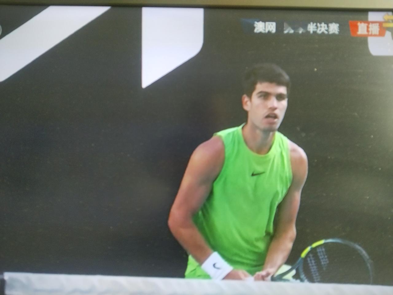 惊艳！太惊艳了！被阿卡惊艳到了！
        在澳网半决赛决胜盘阿卡的那个极
