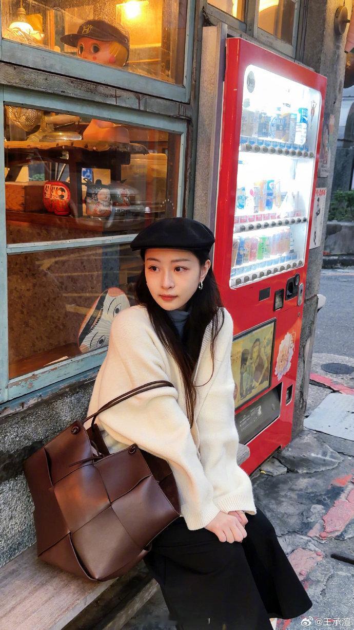 偶遇王承渲在咖啡店打工 曾经在舞台上追梦的王承渲，如今在澳洲咖啡店安静地生活。虽