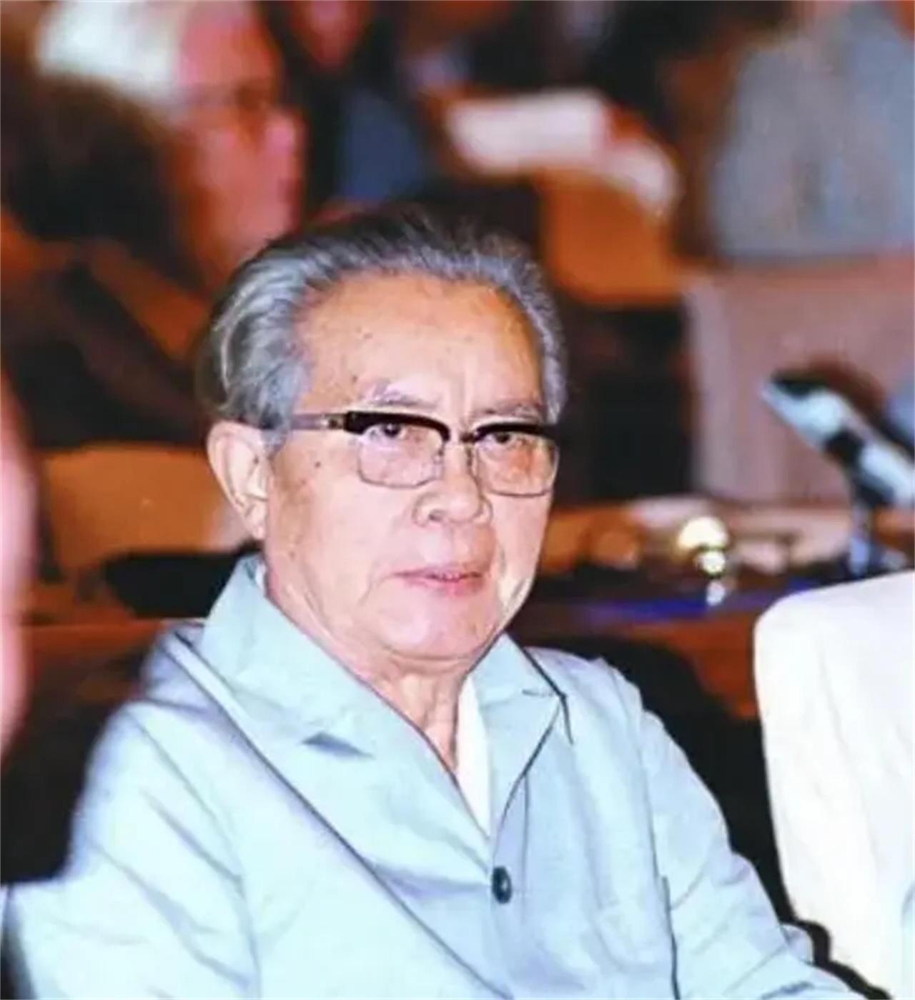 他是外交部原部长，1985年被邓公怒批“胡说八道”，后来如何？
 
黄华的名字在