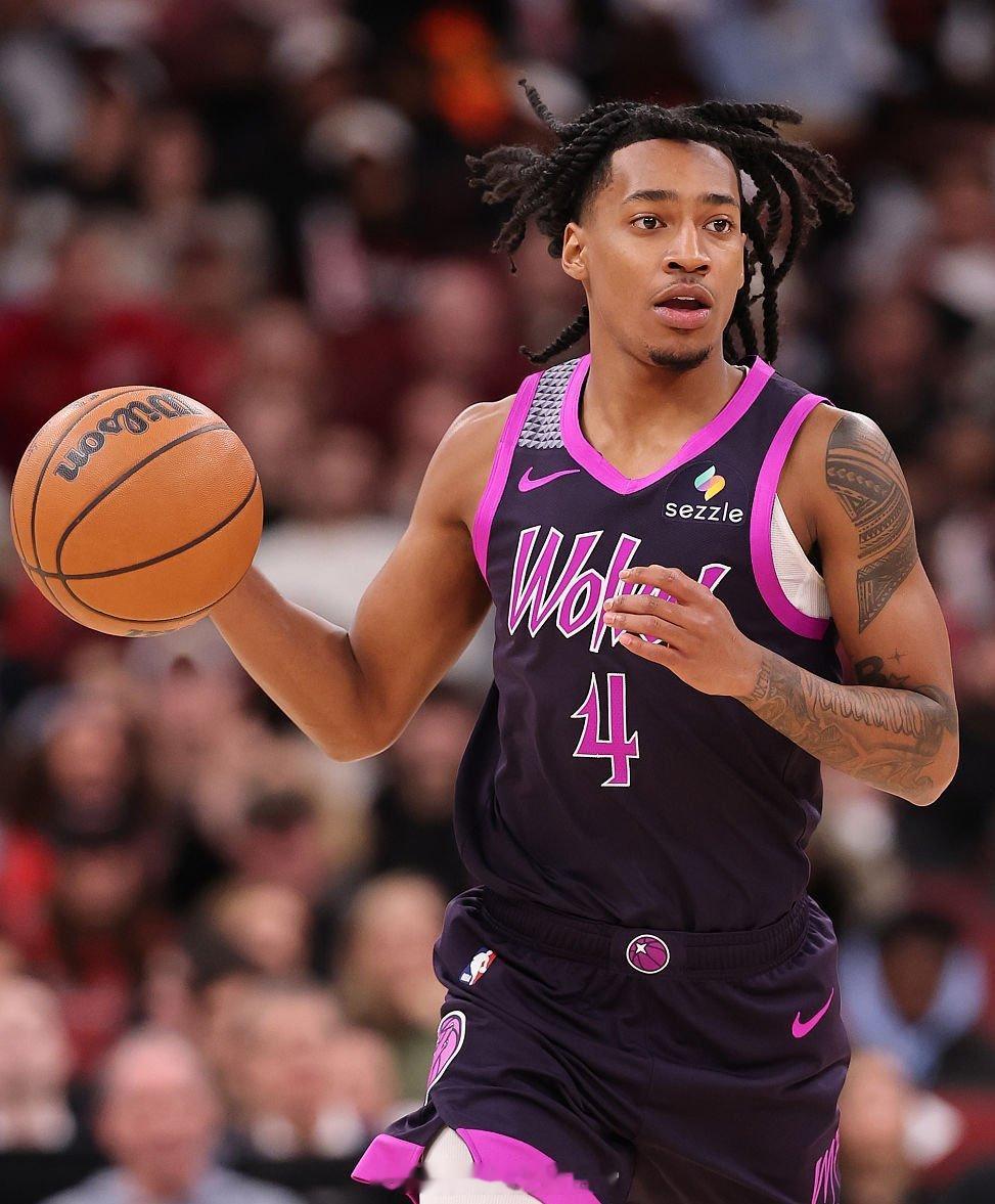 据JonKrawczynski报道，森林狼队将罗布·迪林厄姆和伦纳德·米勒交易至