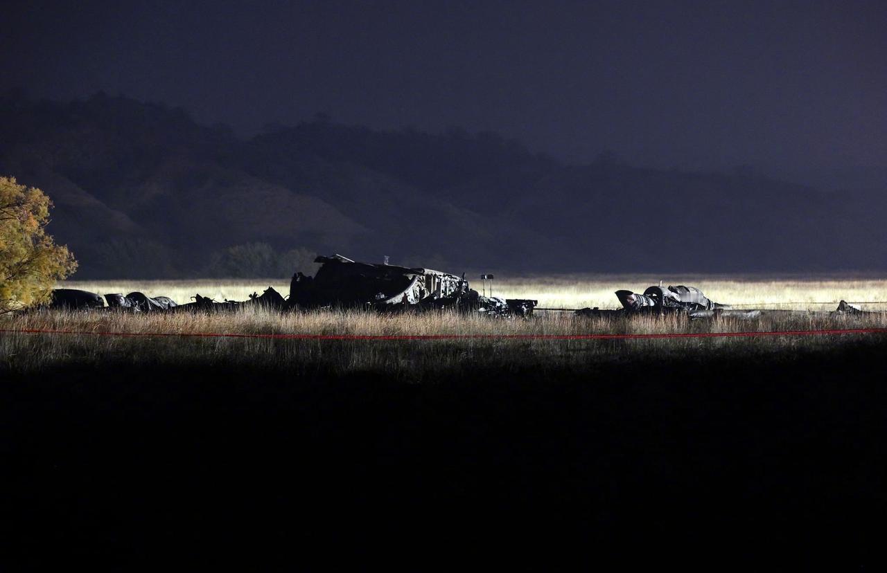 【土耳其防长：土耳其坠毁军用运输机上20人全部遇难】土耳其国防部长居莱尔12日在