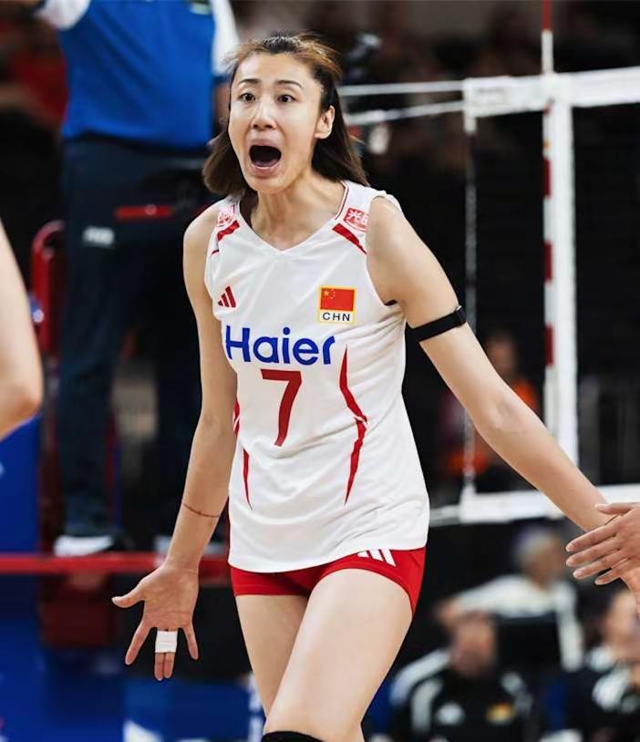 中国女排逆转德国喜迎开门红。

北京时间 6 月 17 日，世界女排联赛土耳其安