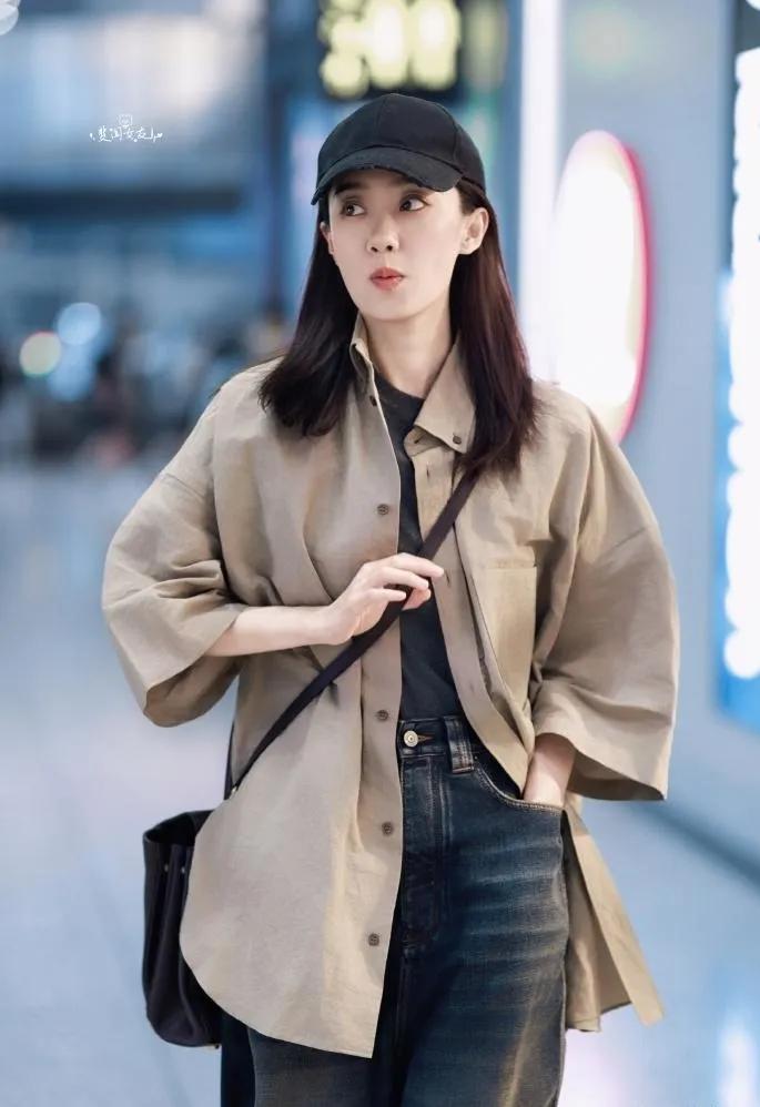 张小斐真的把「随性温柔」刻进骨子里了！
没有夸张的设计，只用基础款就穿出了高级感