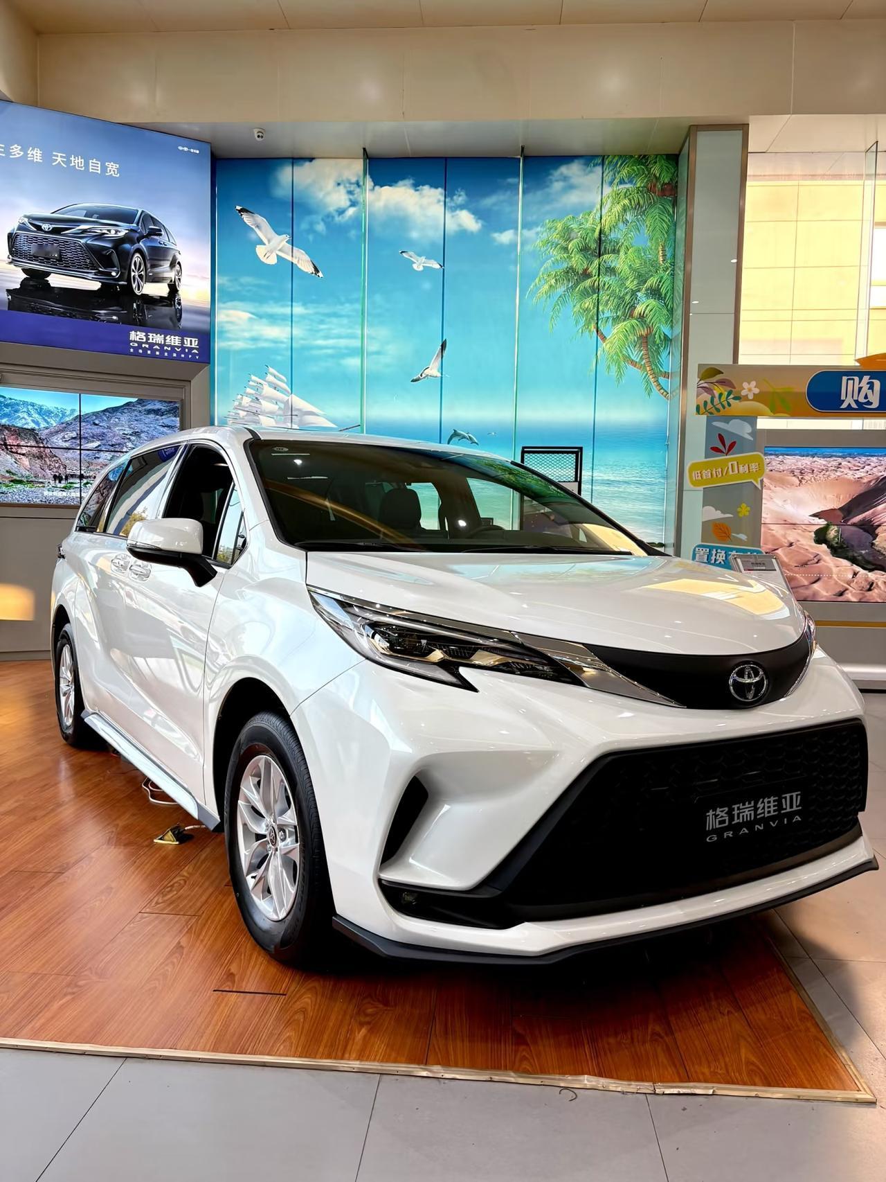 我们先从车辆的配置来看，格瑞维亚配置明显是比塞纳更好一些，而且价格还更便宜；我们