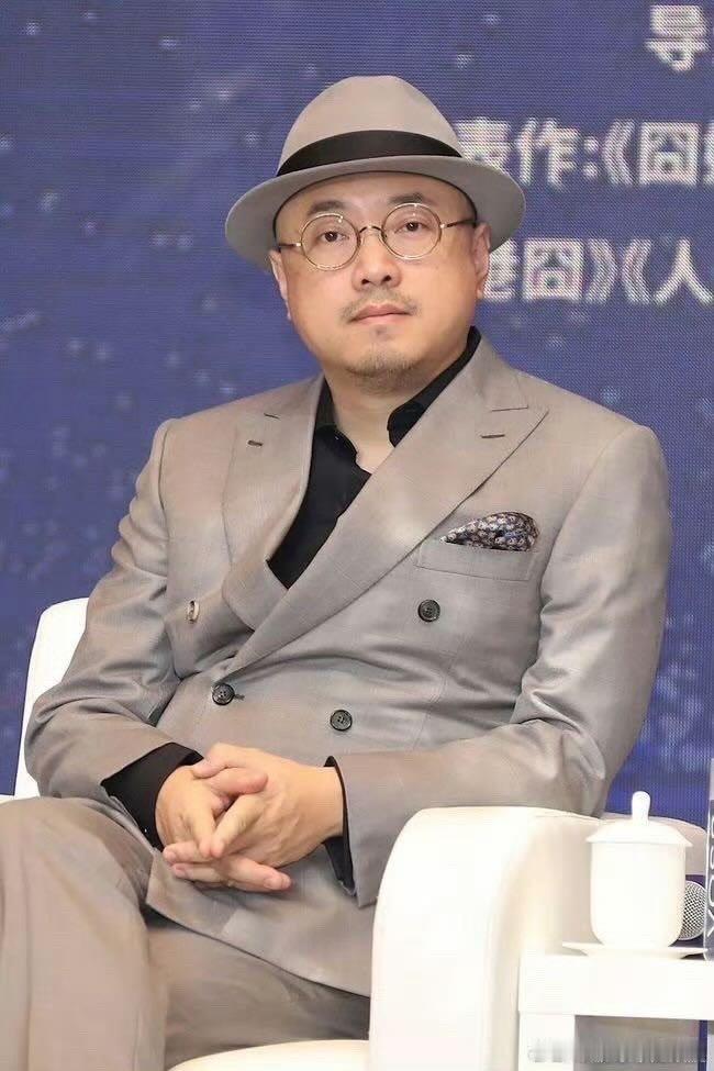 #快乐是徐峥的担子是贾冰的#徐峥这样的表现实在是太有意思了，给我们带来了非常多的