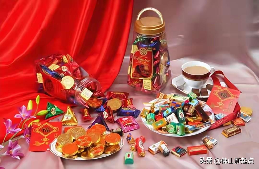 小时候过年，徐福记的酥心糖、沙琪玛可是桌上常客，随手抓一把，甜得幸福满溢。近期雀