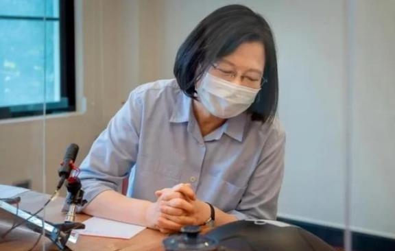 台湾知名评论员邱毅：“倘若中国人民解放军踏上台湾的土地，台湾军队极有可能会选择避