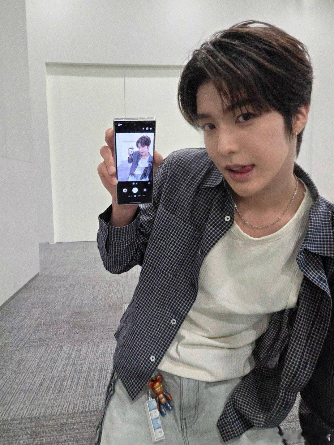 玛德这个李松河太几把骚了 我想法死她谁支持？ 