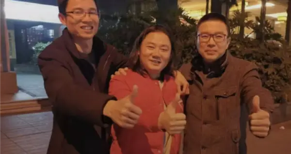 张雪自曝5年前长发照片：发动机未点火成功 誓不剪发