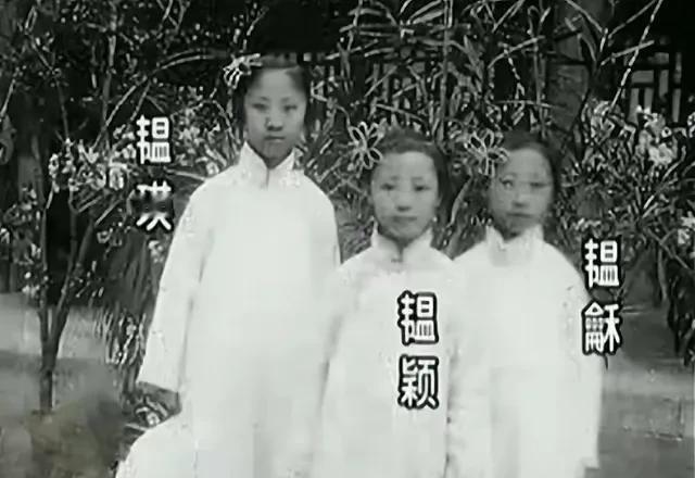 1955 年，章士钊在北京菜市场溜达，瞅见一个卖烟的妇女，吓了一跳，赶紧给主席写