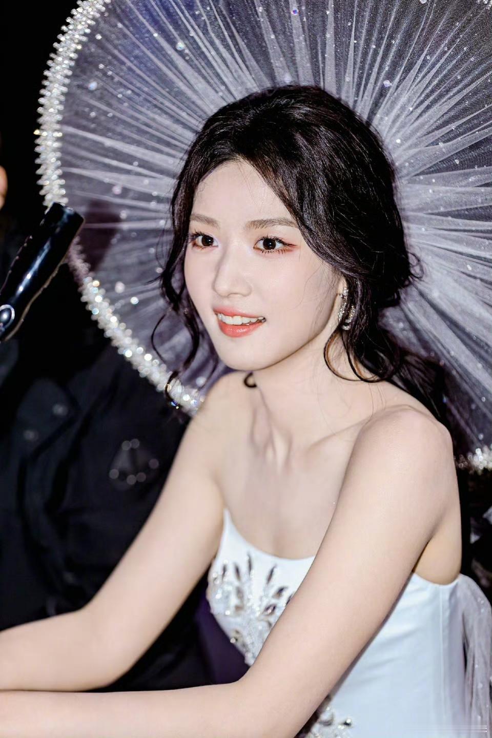 这个阵容内娱好久不见  微博之夜直接把内娱的快乐焊死🥳久违的群星璀璨，熟悉的面