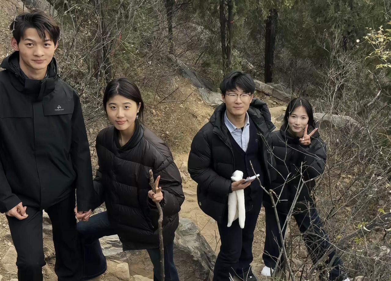 这个来自河南周口的男生宿舍，因为全员异地恋，成了校园的特别风景。
四个男生都将高