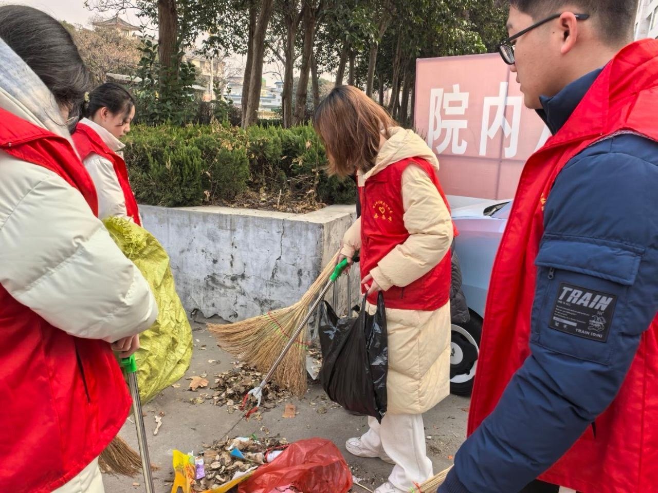 【原创首发】【清扫街巷焕新颜，青春志愿展担当】寒假社会实践曲阜师范大学青春三下乡