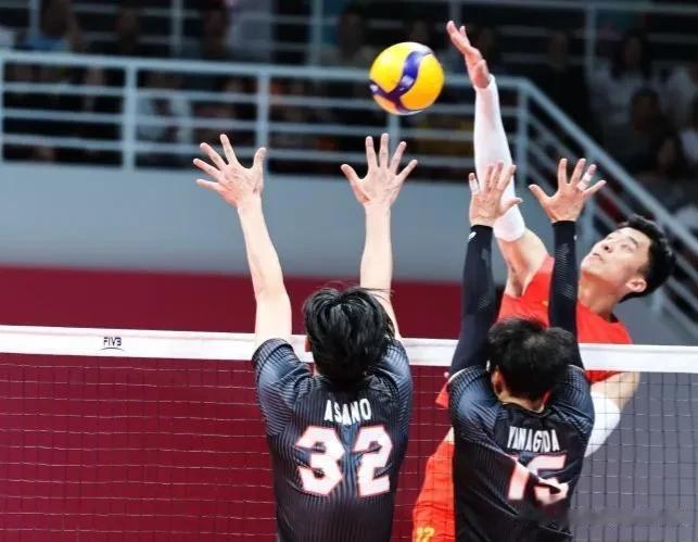 亚运会男排半决赛，中国男排3-0日本男排，不得不承认的2个事实

1.日本是二队