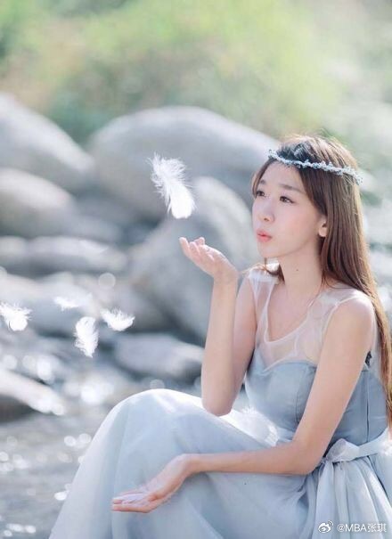 Just because you miss someone，doesn't me