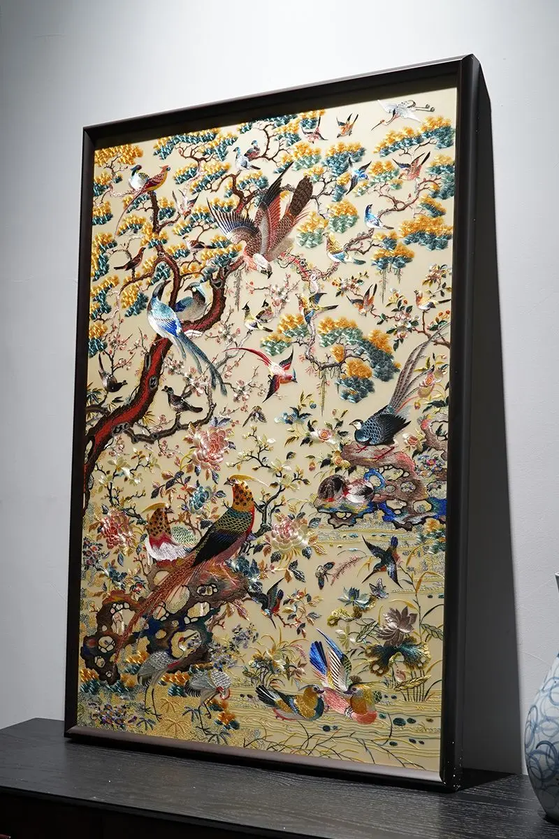 百鸟繁花间，藏着中式里的兴旺期许 苏绣里的百鸟图，是中式美学里最含蓄的...