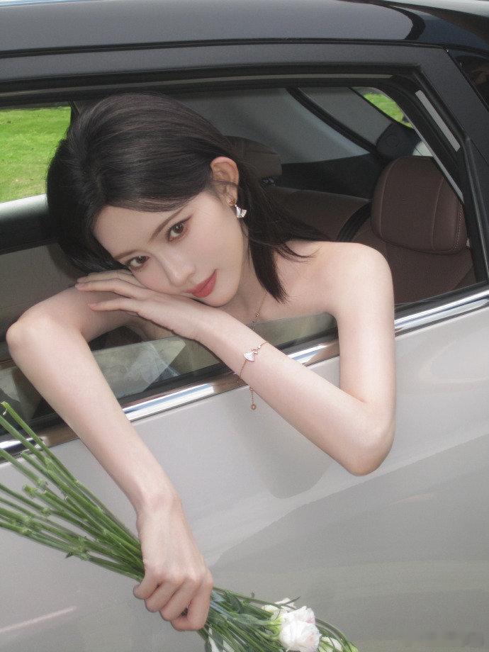 小弟拍的孟子义女神，就问你们美不美？[亲亲][亲亲][亲亲]孟子义 ​​​