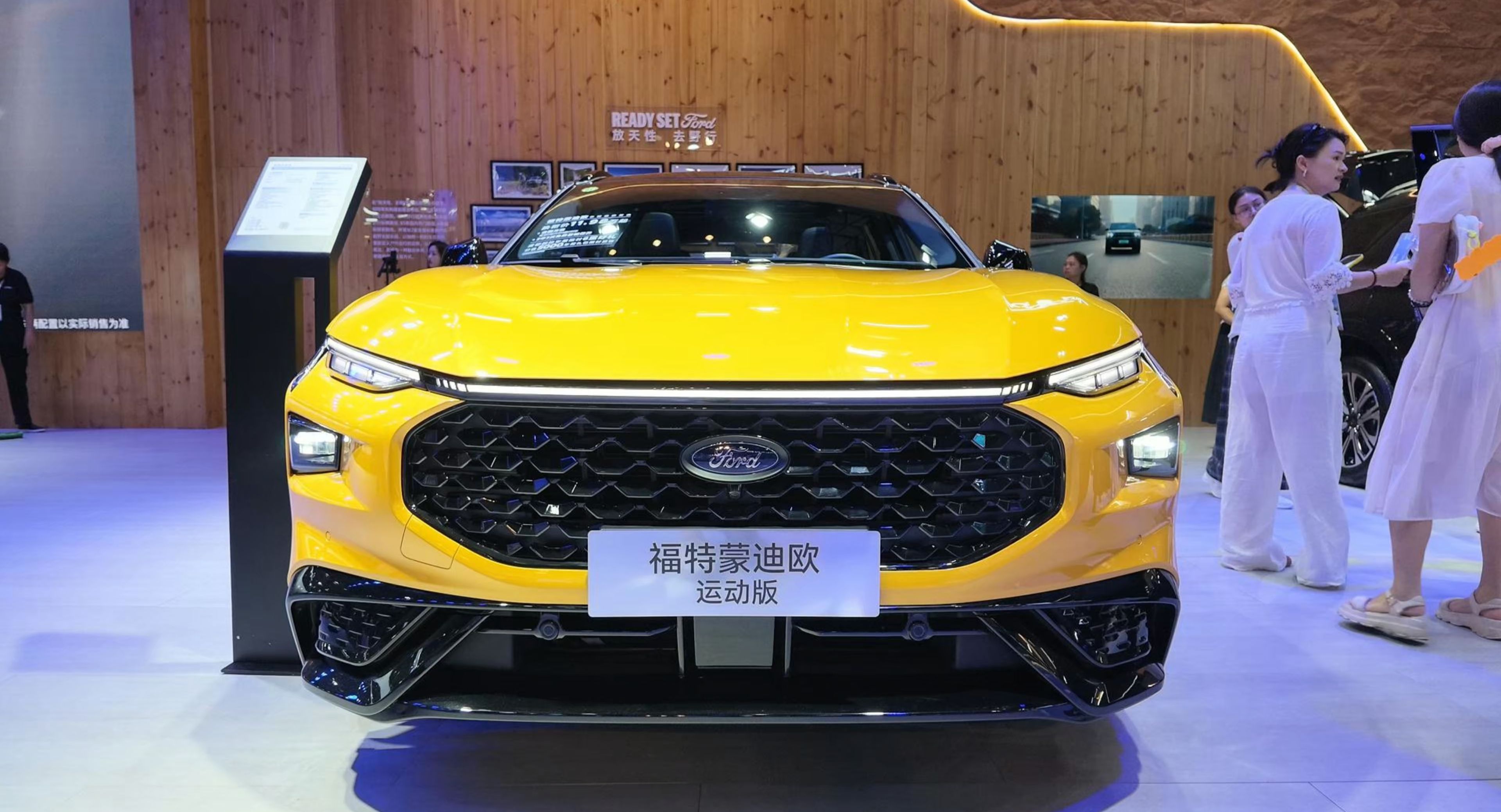 2026款福特蒙迪欧混动运动版车展实拍，外观与内饰全方位展示