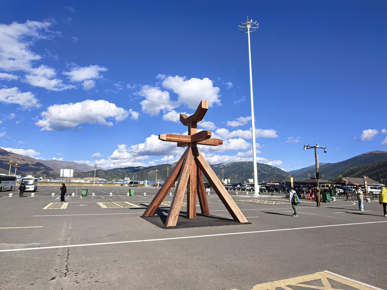 图瓦人村落，一个古老而神秘的族群村庄禾木村，近年来成为新疆旅游的一个热门打卡地，